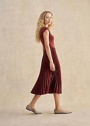 taylor swift burgundy dress Hobbs Dress