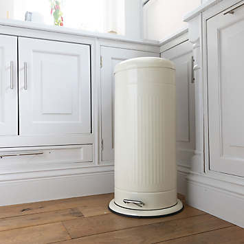 KitchenCraft Living Nostalgia 30 Litre Pedal Bin - Cream