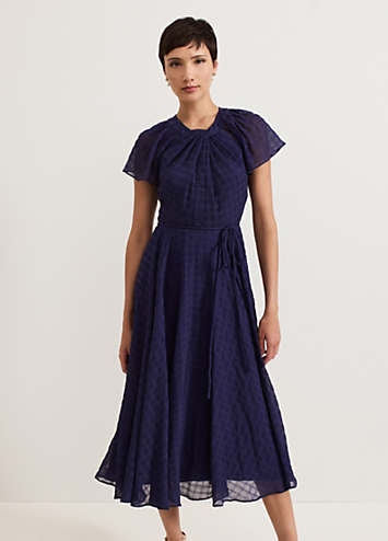 英国発【Phase Eight】グウェンテクスチャードドレス 関税込 Phase Eight Gwen Textured Twist Neck Dress | Freemans