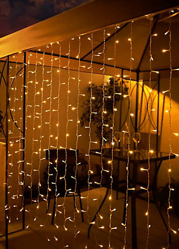 Streetwize Solar Powered Warm White LED Curtain Light (192 LED’s) | Freemans