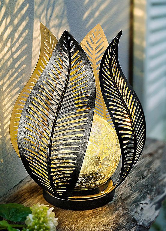 GardenWize Solar Metal Flower with Crackle Ball Freemans