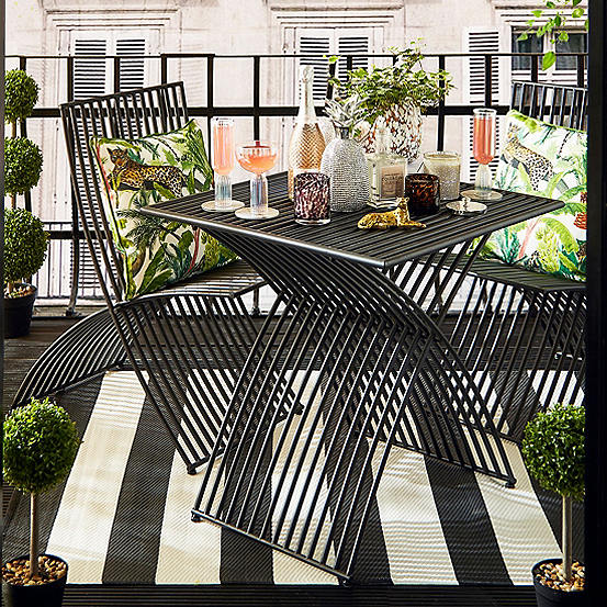 Streetwize Black and White Stripe Outdoor Rug (120 x 180cm) Freemans