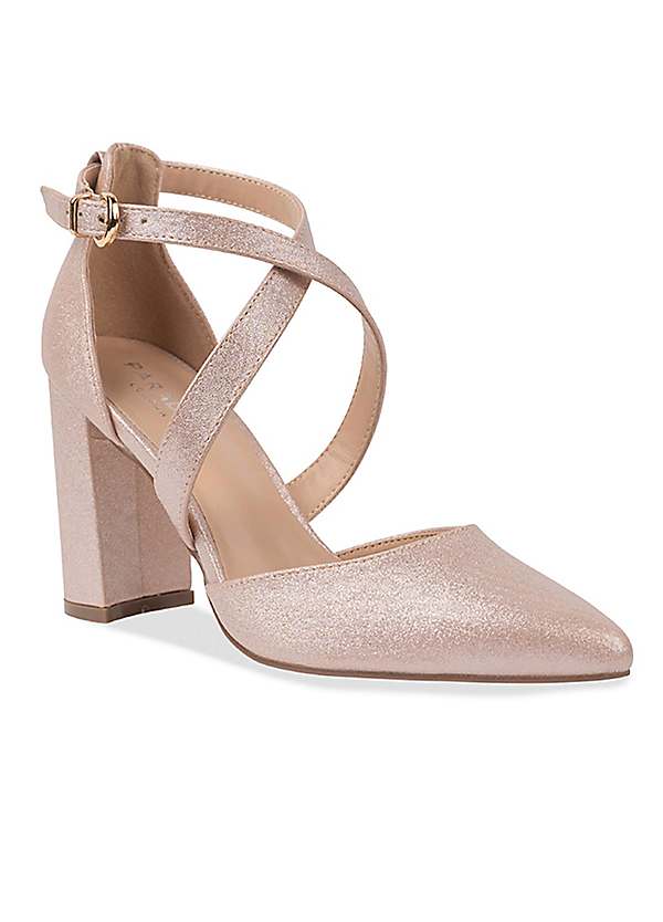 Block high clearance heel court shoes