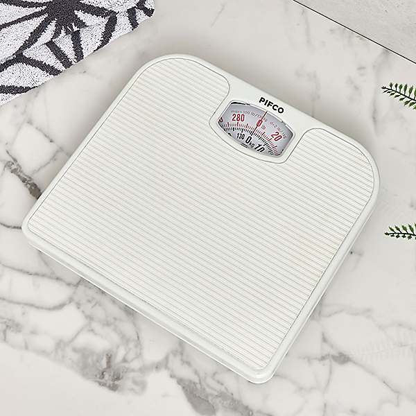 https://freemans.scene7.com/is/image/OttoUK/600w/Pifco-White-Mechanical-Bathroom-Scales~91J970FRSP.jpg