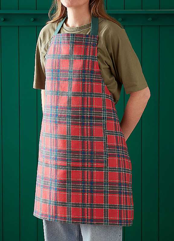 Catherine Lansfield Christmas Tartan Check 70x80cm Kitchen Adult Apron Red/Green - Image 7