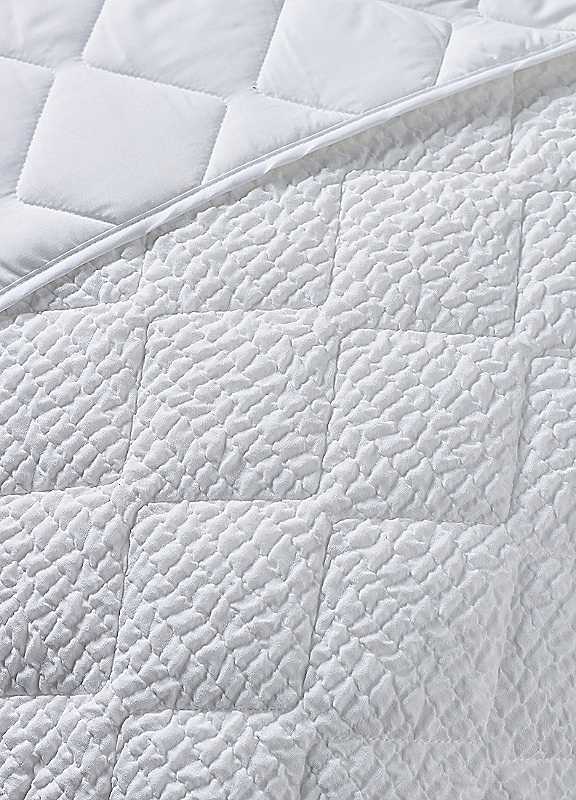 Catherine Lansfield Unisex White 'Crinkle Seersucker Texture' Bedspread In - Image 6