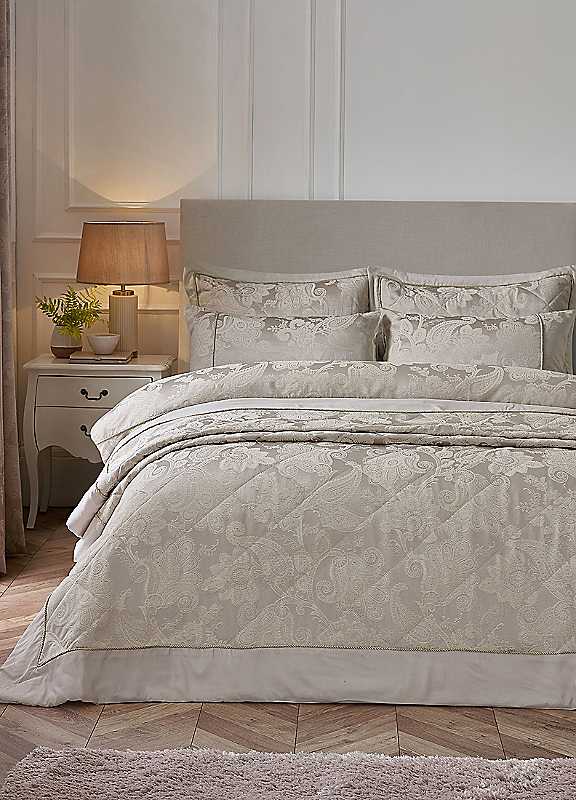Catherine Lansfield Opulent Jacquard Bedspread Gold 240X260cm - Image 9