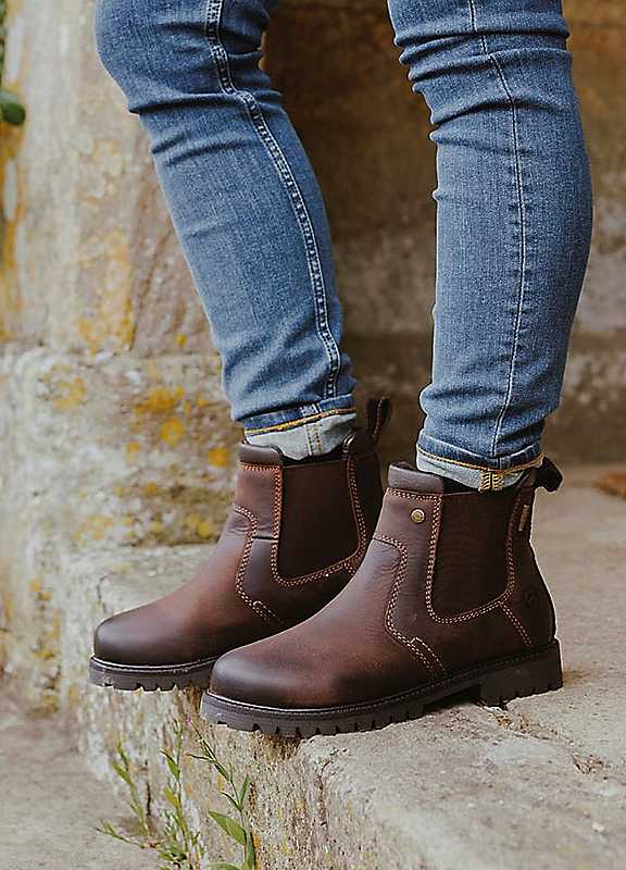 chelsea Women's Pamington Ankle Boots, Football by Cotswold in Size 4, Sports Direct - Image 9