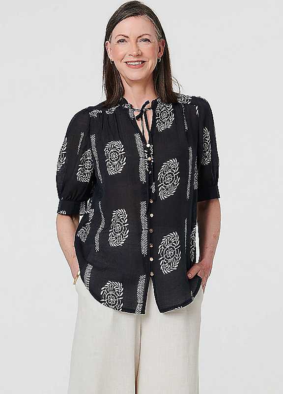 Izabel London Women's Black Abstract Tie Front 1/2 Sleeve Blouse In Size 8 - Image 2