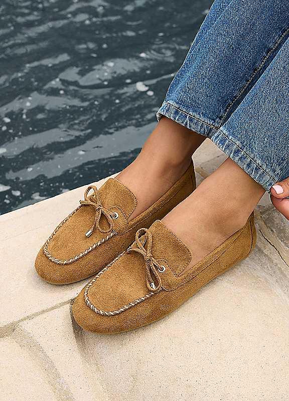 Linzi Women's Tan Relevant Faux Suede Loafers 7-Standard Fit - Image 4