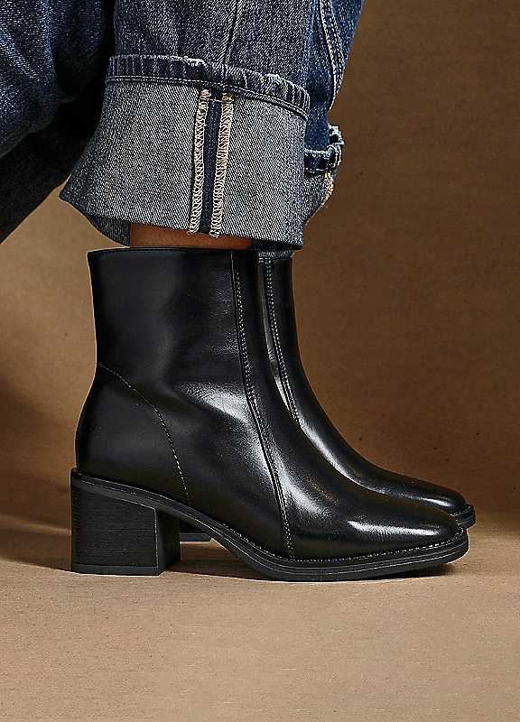 Linzi Women's Black Wander Faux Leather Heeled Ankle Boot | Size: 6/Standard Fit - Image 2