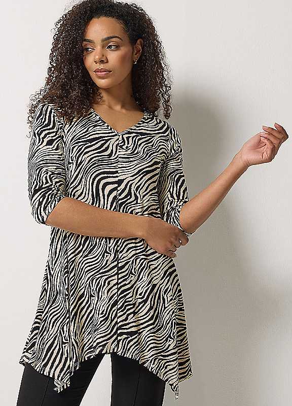 M&Co Women's Printed Hanky Hem Top | Size: 12 - Image 3