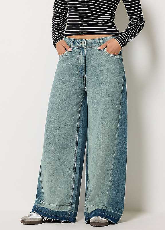 PixieGirl Women's Petite Frayed Wide Leg Jeans in Mid Blue | Size: 8S - Image 2