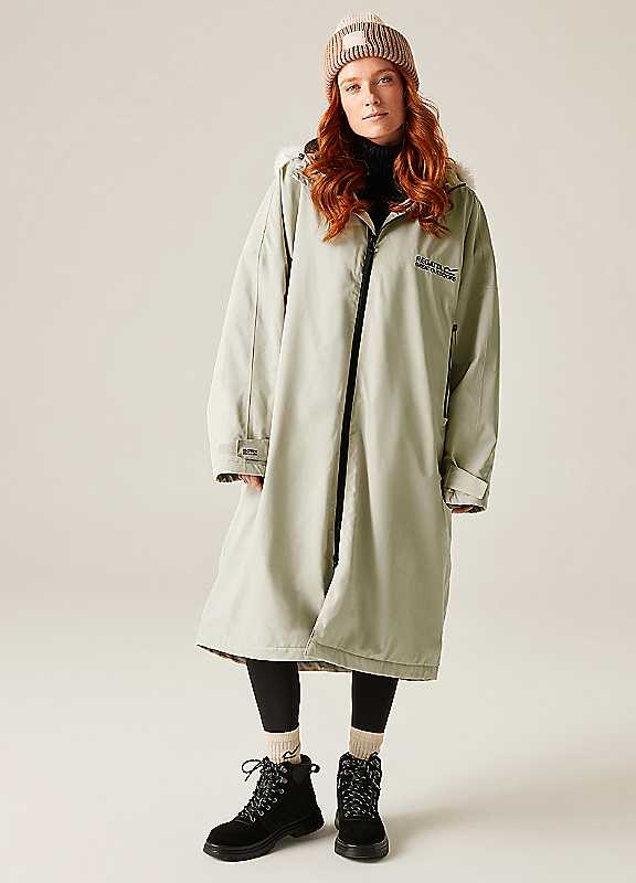Regatta Moonstruck Adult Waterproof Changing Robe Pro - Image 6