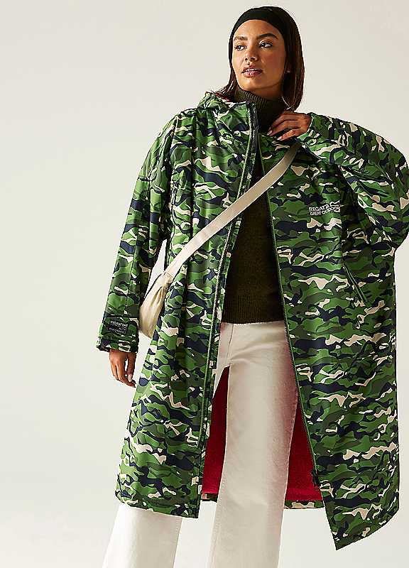 Regatta Unisex Green Adult Waterproof Changing Robe In | : Large - Image 10