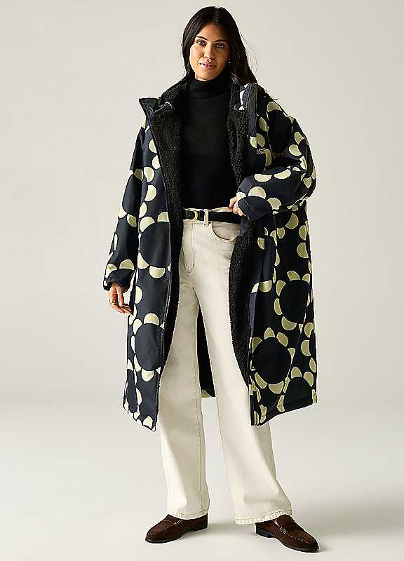 Regatta Unisex Black Orla Kiely Waterproof Changing Robe In - Image 3