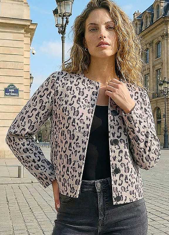 Roman Women's Beige Animal Print Buttoned Jacket In Size 18 - Image 4
