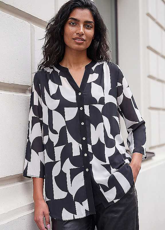 Roman Women's Black Geo Print Shirt In Size 18 - Image 8