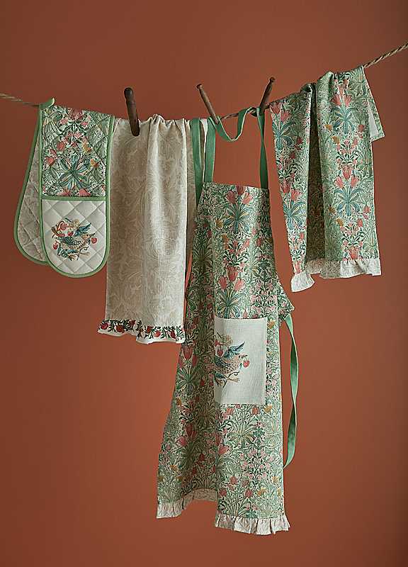 William Morris At Home Unisex Green Kitchen Garden Apron - Image 3